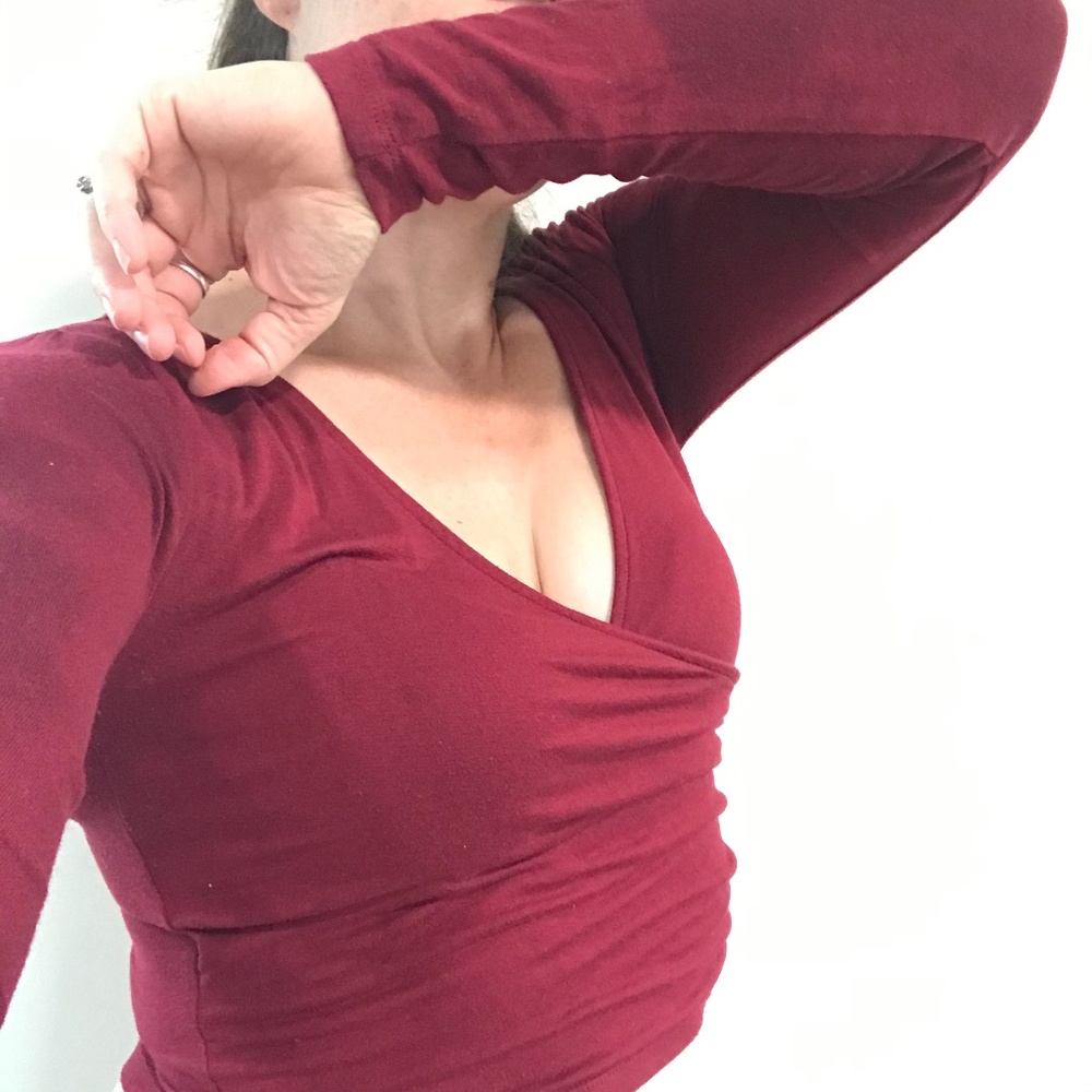 🎃5/$5!! Long Sleeve V Neck Crop Shirt